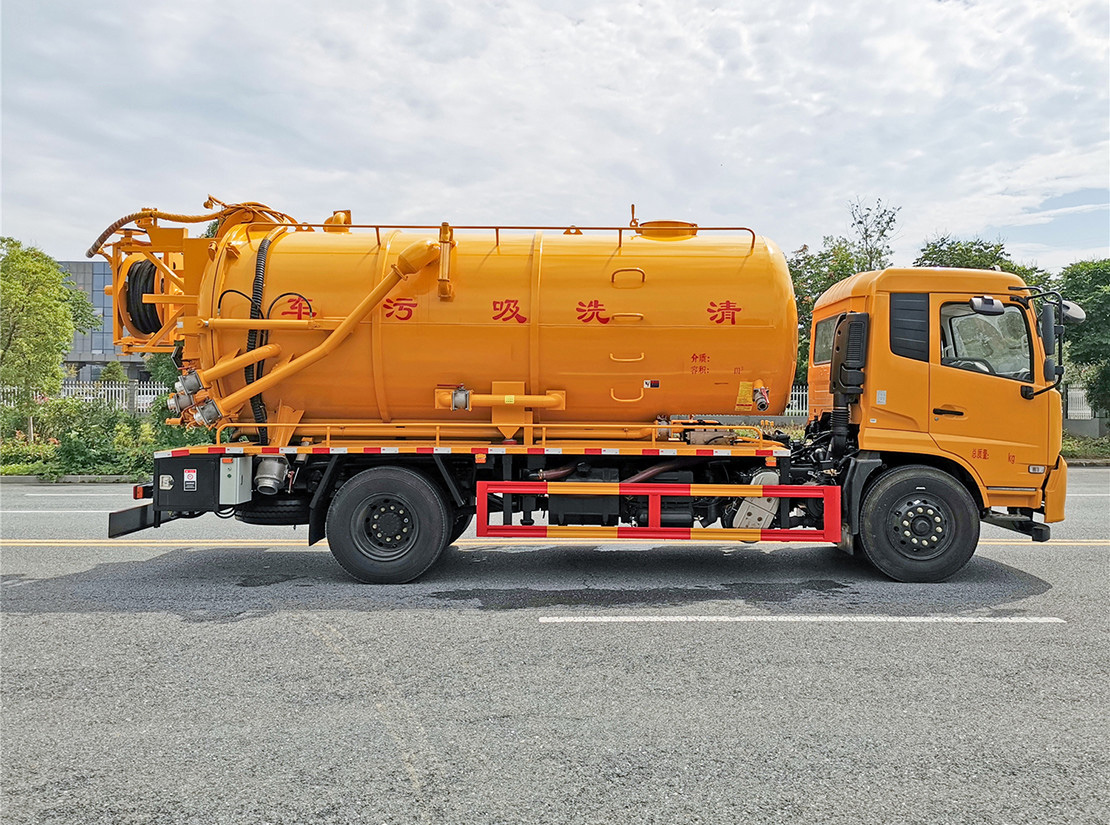 東風天錦15方清洗吸污車(一體罐外觀)