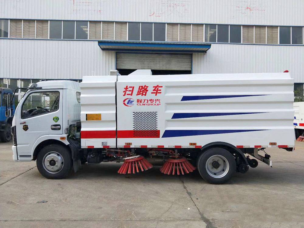 東風(fēng)多利卡D7掃路車