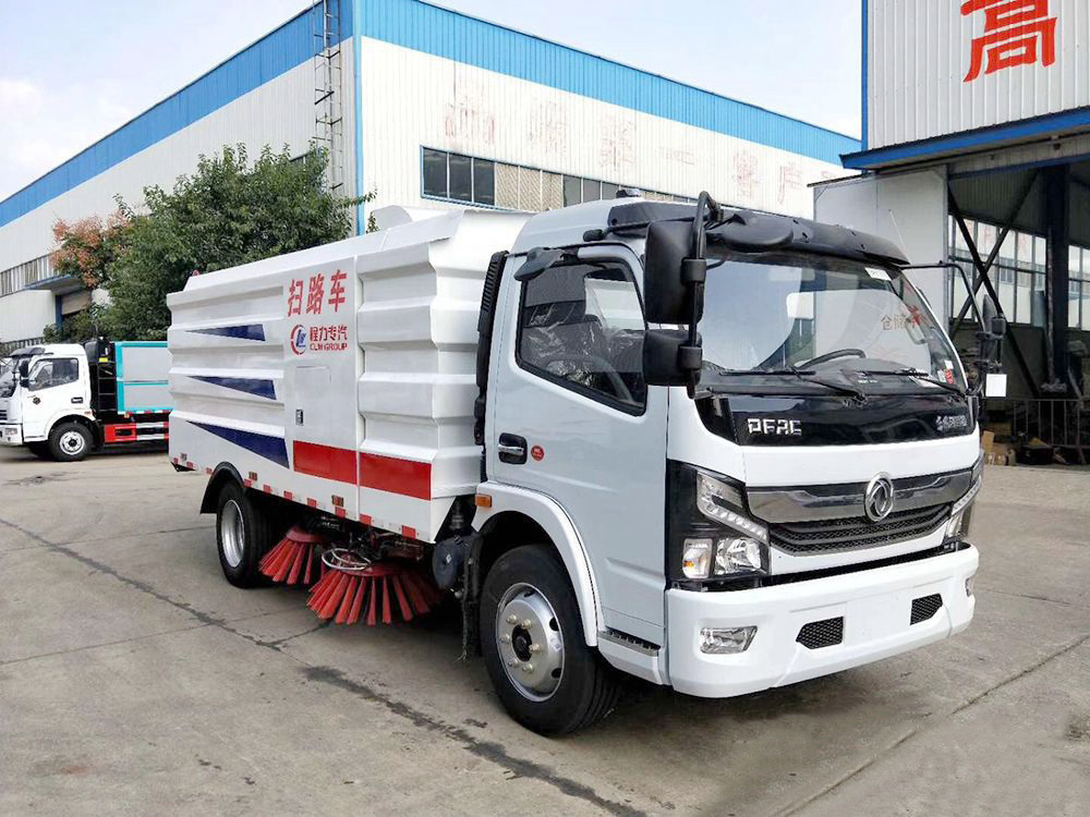 東風(fēng)多利卡D7掃路車