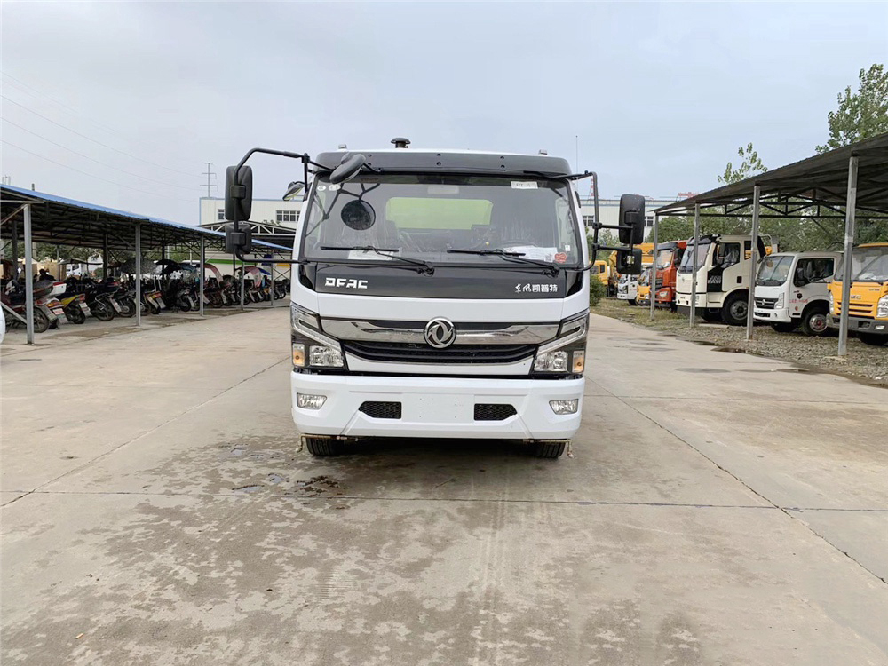 東風(fēng)多利卡D7掃路車