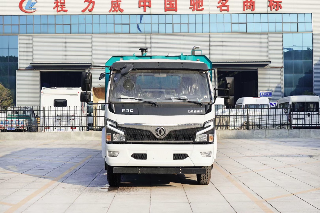 東風(fēng)多利卡干濕兩用吸塵車(chē)