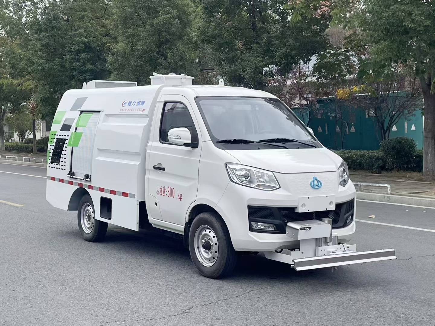 長安純電動養(yǎng)護(hù)車