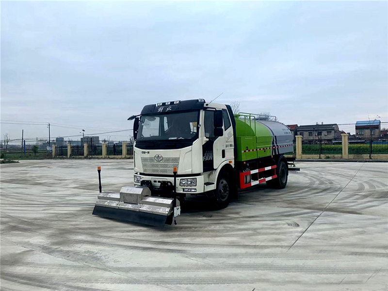 解放J6路面清洗車